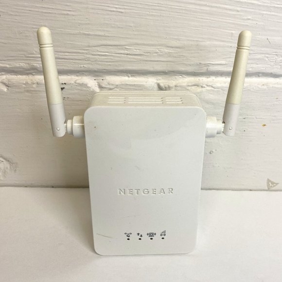 Netgear Universal Wifi Range Extender WN3000RP - Picture 1 of 4